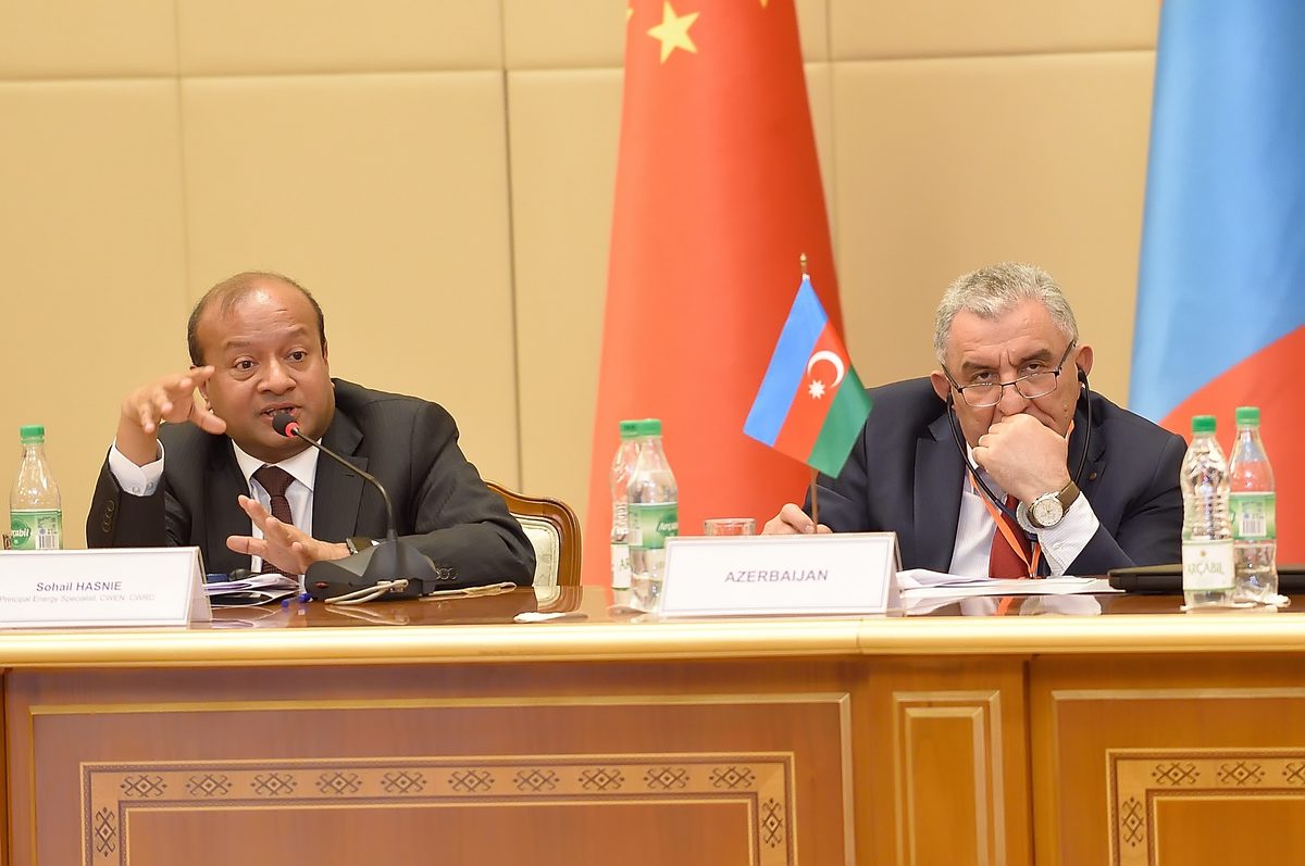 Sohail Hasnie making a point at the CAREC Energy Sector Coordinating Committee in Ashgabat, beside the Azerbaijan delegation